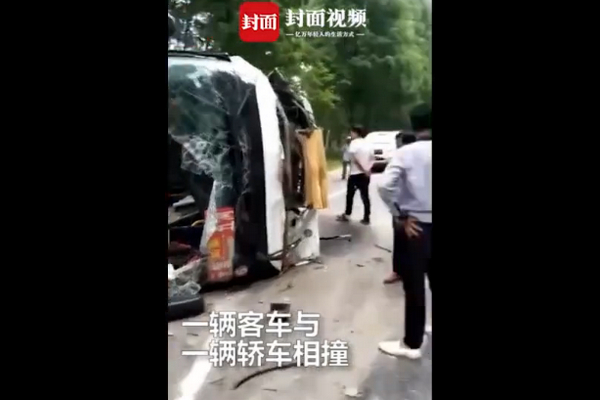 满载考生客车相撞：安徽满载中考考生客车与轿车相撞，30名学生受伤