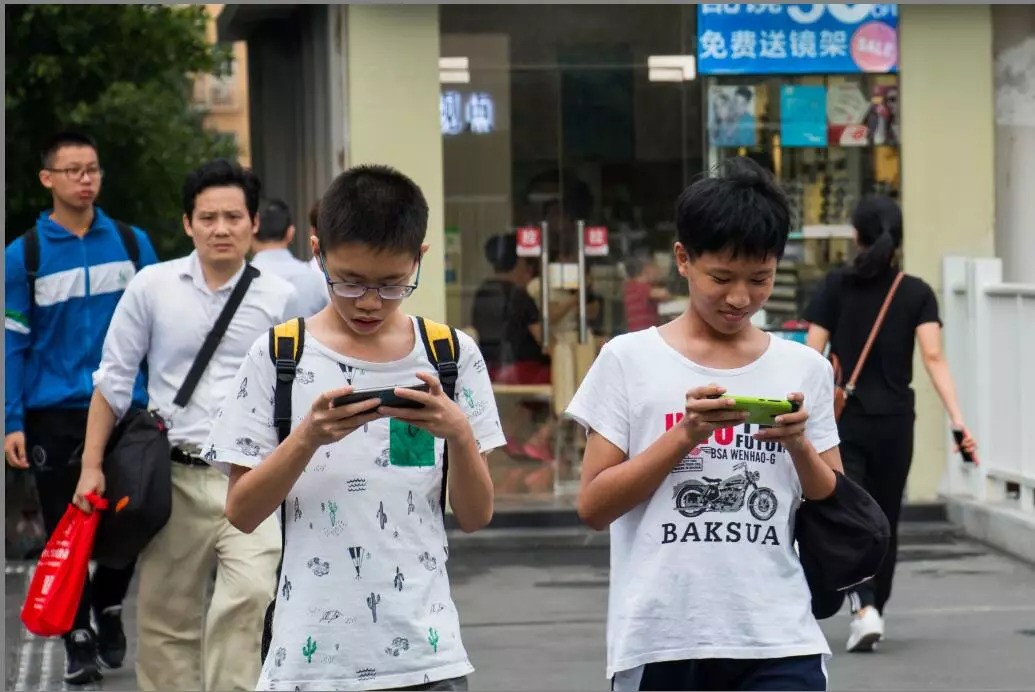 靠小学生吃饭的时代已经过去，腾讯格局已打开，小学生不再是主力