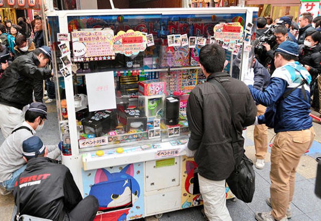 日本现“绝对抓不到”娃娃机 47万白花，游客报警
