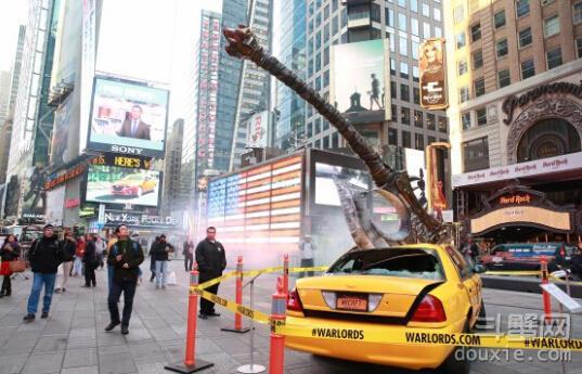 魔兽世界德拉诺巨斧亮相纽约时代广场 出租车遭殃